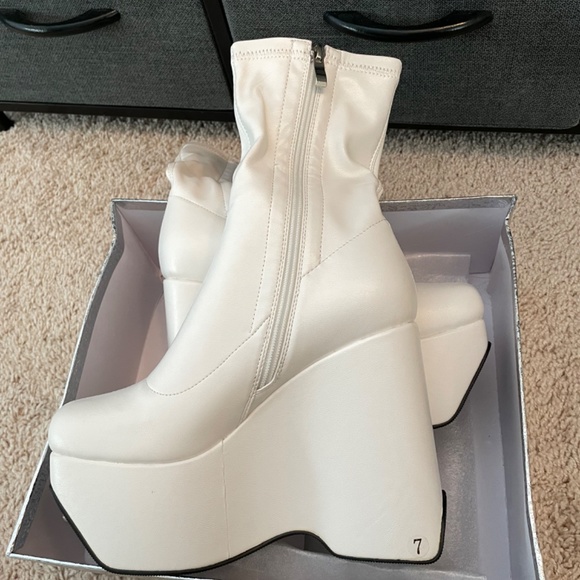 MCLC White Space Boot - Picture 5 of 7
